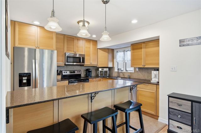 189 Marilynn Street, East Islip, NY 11730