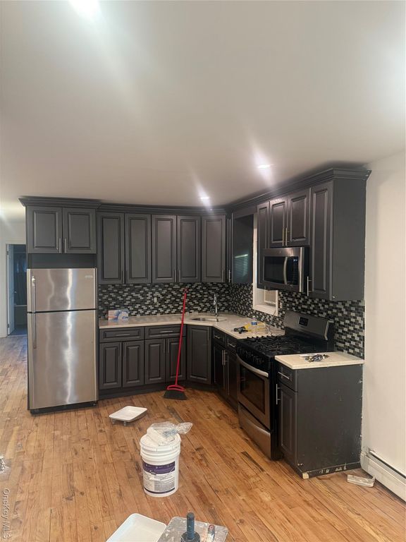 28 Clinton Avenue 2 nd Fl, Hempstead, NY 11096