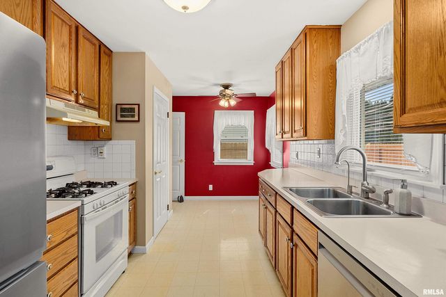 131 GLENRIDGE Drive, East Peoria, IL 61611