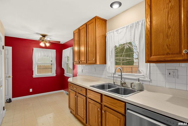 131 GLENRIDGE Drive, East Peoria, IL 61611