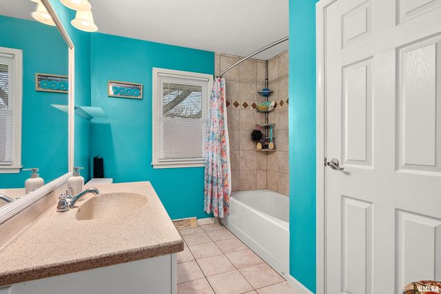 131 GLENRIDGE Drive, East Peoria, IL 61611