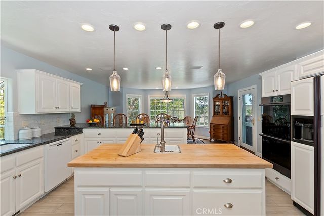 27781 St Bernard Lane, Lake Arrowhead, CA 92352