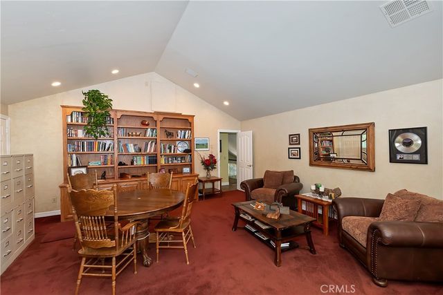 27781 St Bernard Lane, Lake Arrowhead, CA 92352