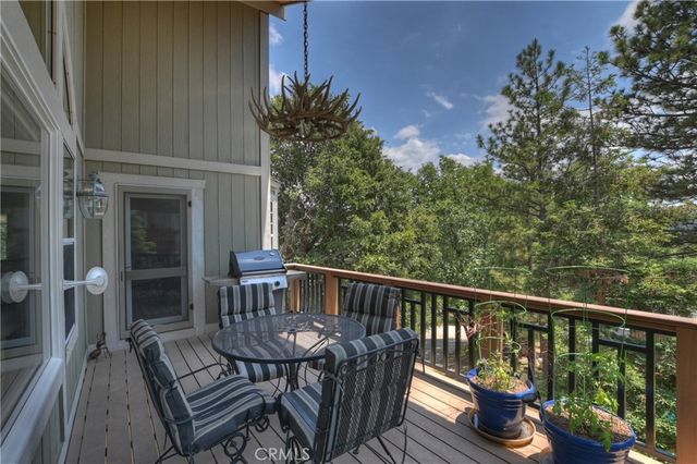 27781 St Bernard Lane, Lake Arrowhead, CA 92352