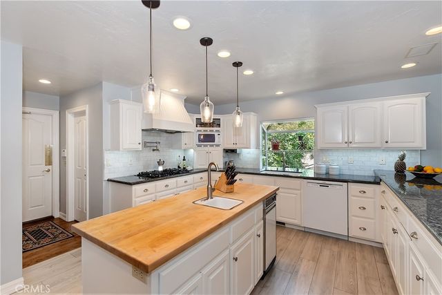 27781 St Bernard Lane, Lake Arrowhead, CA 92352