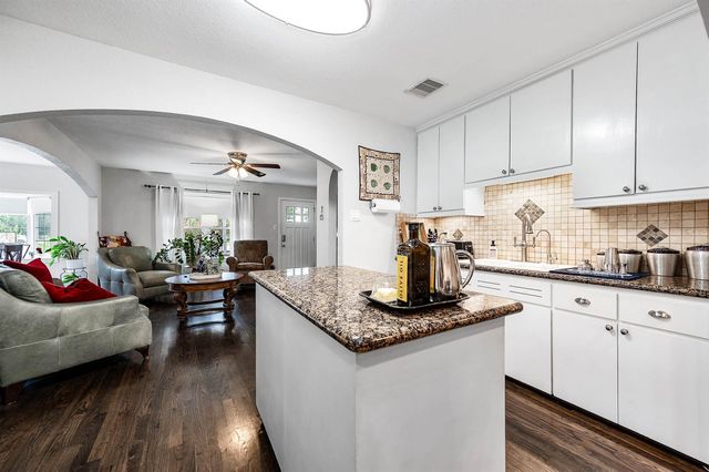 1601 Saxon Drive, Houston, TX 77018