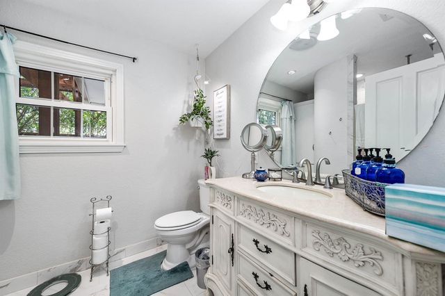 1601 Saxon Drive, Houston, TX 77018