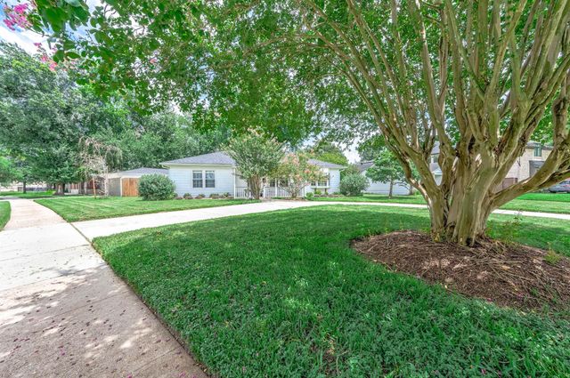 1601 Saxon Drive, Houston, TX 77018