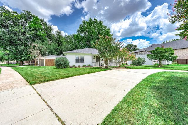 1601 Saxon Drive, Houston, TX 77018