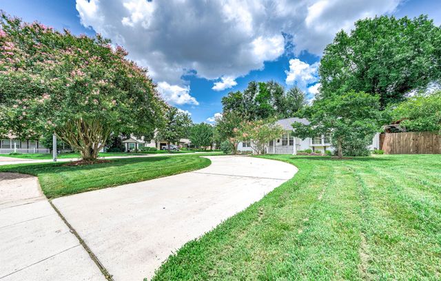 1601 Saxon Drive, Houston, TX 77018