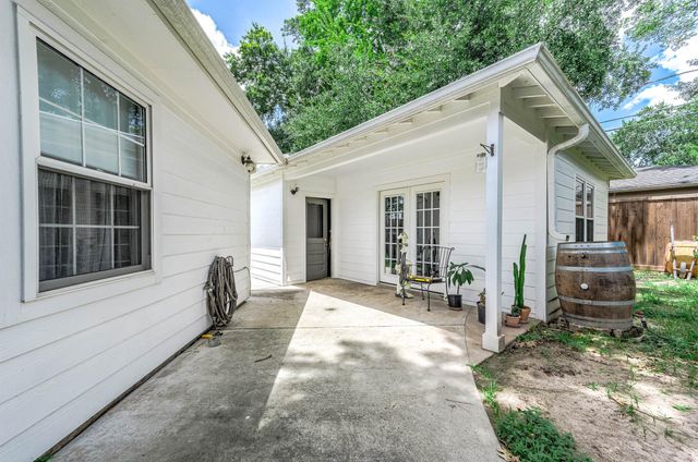 1601 Saxon Drive, Houston, TX 77018