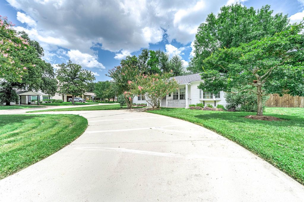 1601 Saxon Drive, Houston, TX 77018