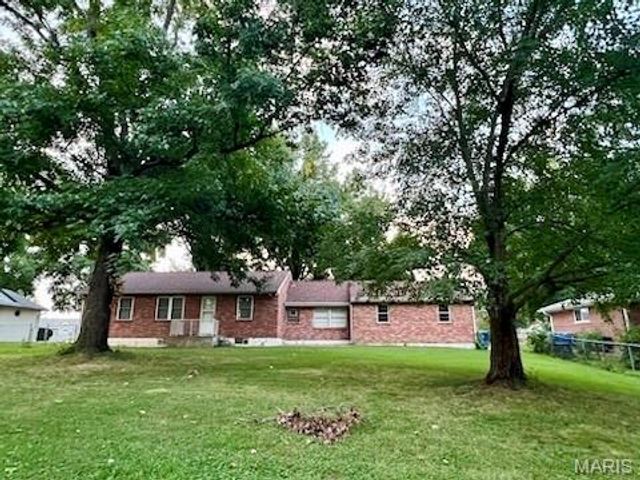 131 Holloway Road, Ballwin, MO 63011