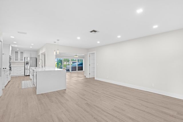 14624 Country Side Lane, Delray Beach, FL 33484