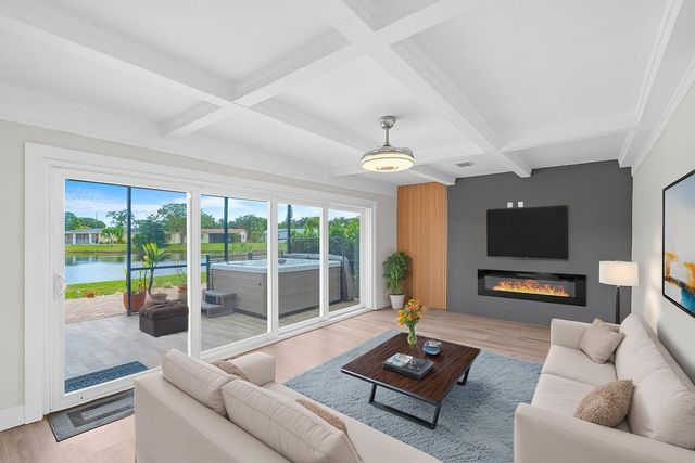 14624 Country Side Lane, Delray Beach, FL 33484