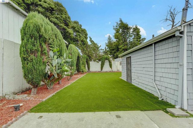 1614 82nd Ave, Oakland, CA 94621