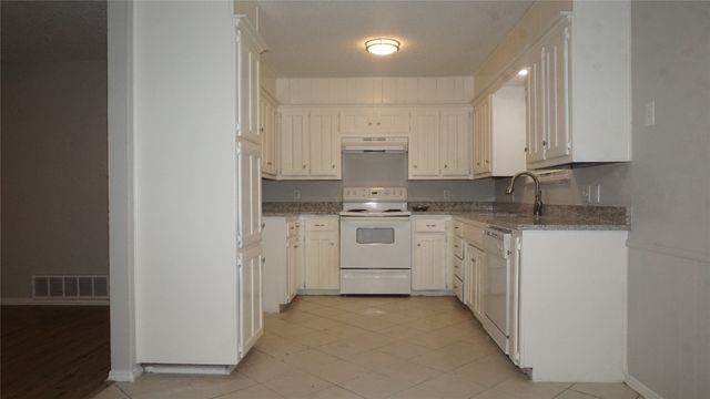 4704 Aspen Way, Haltom City, TX 76137