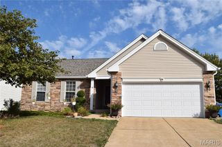 354 Birchwood Crossing Lane, Maryland Heights, MO 63043