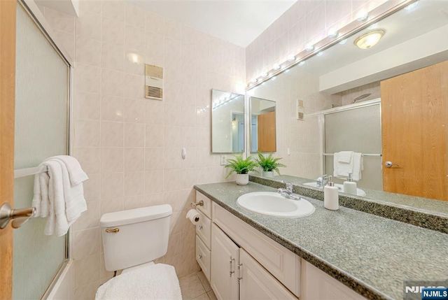 333 Grand Avenue 4B, Palisades Park, NJ 07650