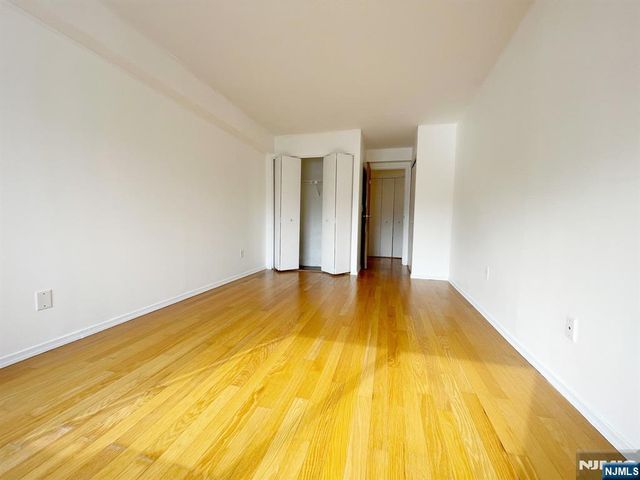 333 Grand Avenue 4B, Palisades Park, NJ 07650