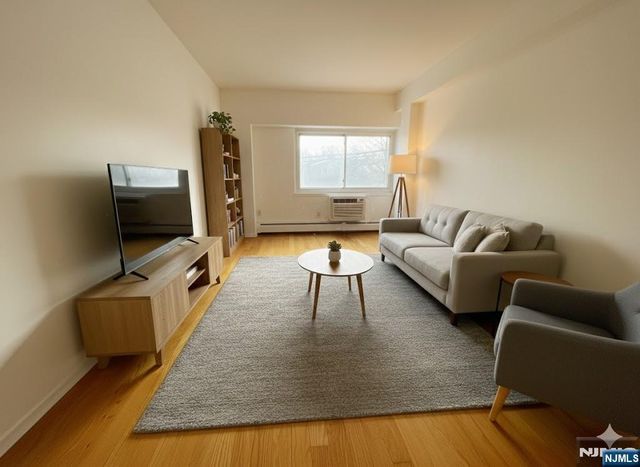 333 Grand Avenue 4B, Palisades Park, NJ 07650