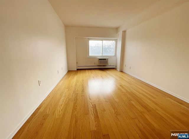 333 Grand Avenue 4B, Palisades Park, NJ 07650