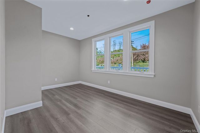 110 School Street 1, Glen Cove, NY 11542