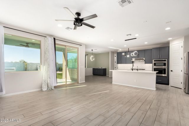 26410 N THORNHILL Drive, Peoria, AZ 85383