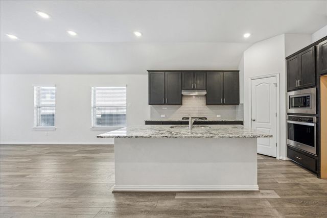 562 Leadtree LOOP, Buda, TX 78610