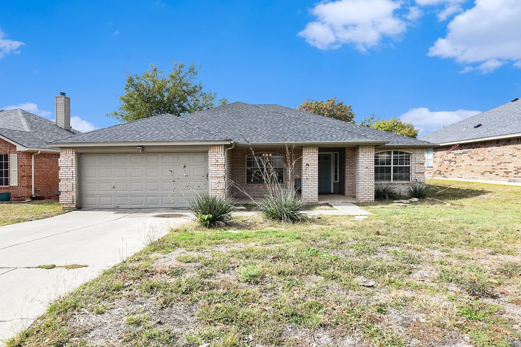 4805 Saint Thomas Place, Fort Worth, TX 76135