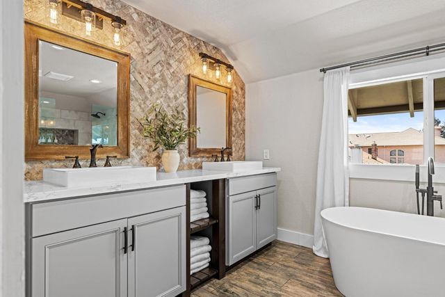747 Palm Ave, Ripon, CA 95366