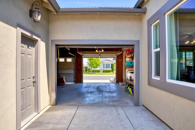 747 Palm Ave, Ripon, CA 95366