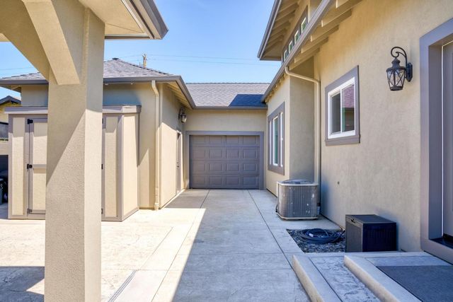 747 Palm Ave, Ripon, CA 95366