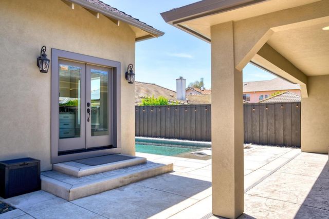 747 Palm Ave, Ripon, CA 95366
