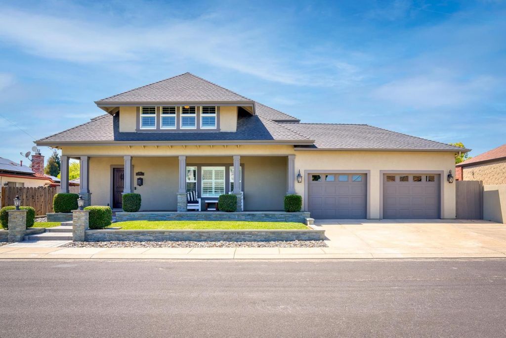 747 Palm Ave, Ripon, CA 95366