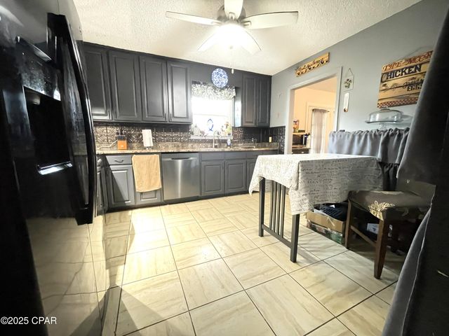 5386 Cooper Street, Graceville, FL 32440