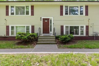 78 Sandhill Rd Apt 27, Essex, VT 05452
