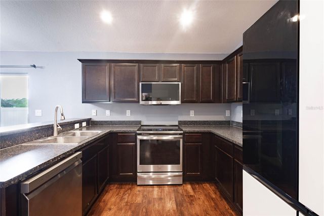 6517 BAYSTON HILL PLACE, Zephyrhills, FL 33541