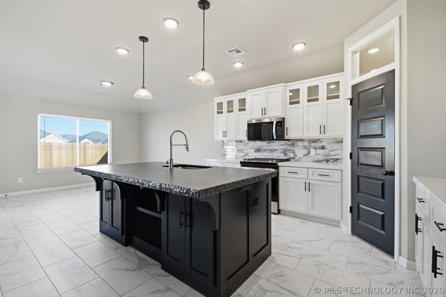10409 E 132nd Street S, Bixby, OK 74008