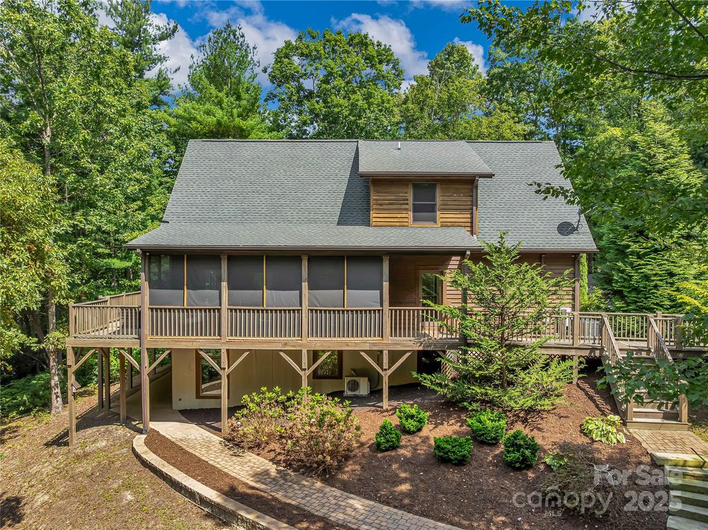 224 Corsica Lane, Saluda, NC 28773