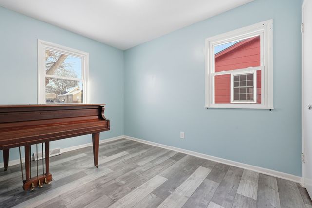 2404 E 37th Court, Des Moines, IA 50317