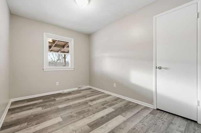 2404 E 37th Court, Des Moines, IA 50317