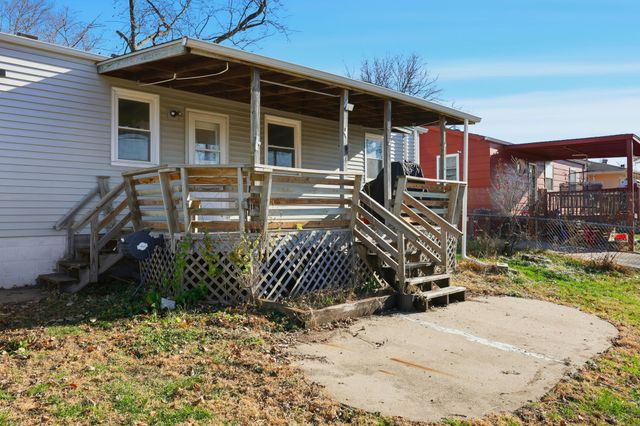 2404 E 37th Court, Des Moines, IA 50317