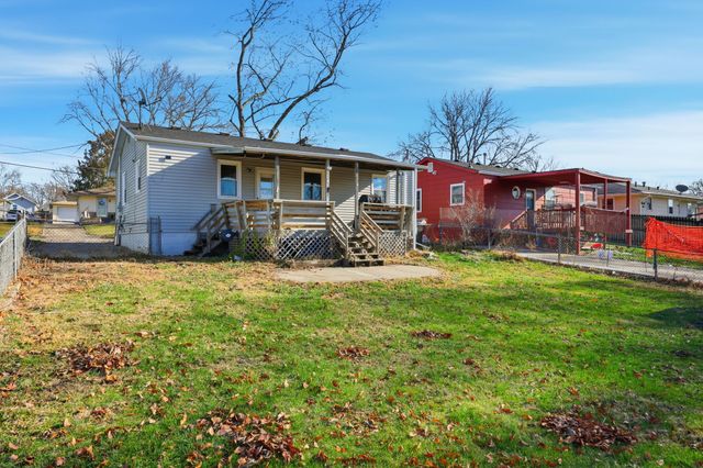 2404 E 37th Court, Des Moines, IA 50317