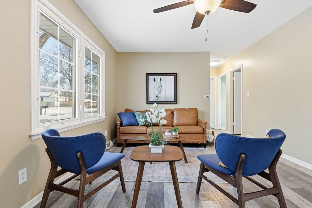 2404 E 37th Court, Des Moines, IA 50317