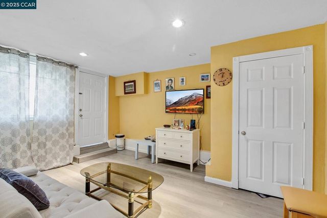 985 39th Street, Oakland, CA 94608