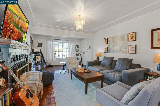 985 39th Street, Oakland, CA 94608