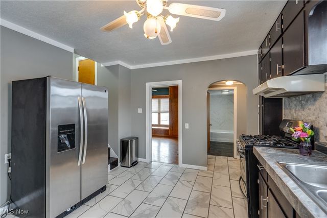 377 Hillsdale Avenue, Barberton, OH 44203