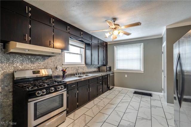 377 Hillsdale Avenue, Barberton, OH 44203