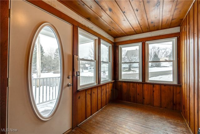 377 Hillsdale Avenue, Barberton, OH 44203